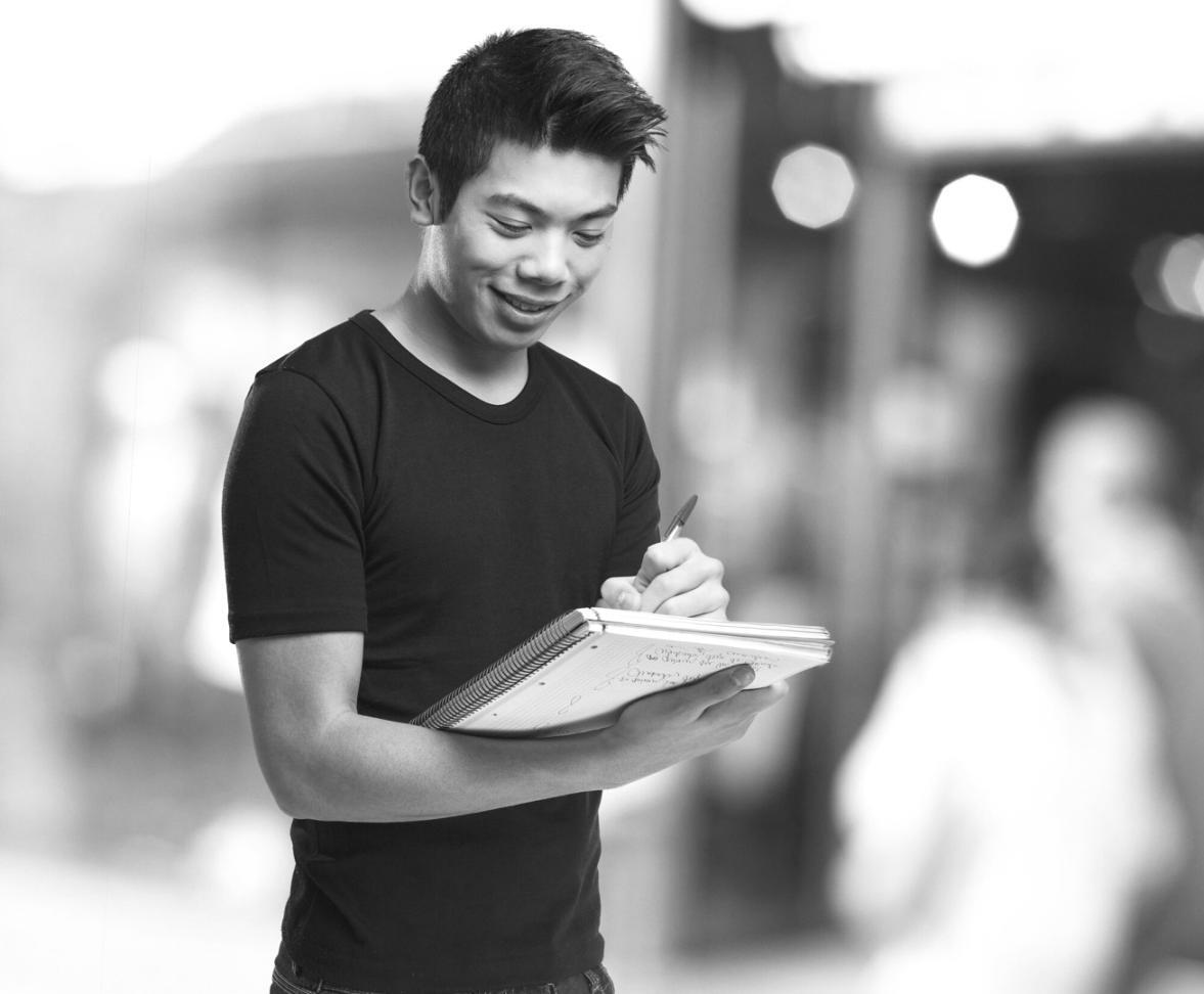 Séance de formation en gestion financière avec des participants engagés